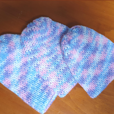 100% Acrylic Baby Beanies - Pink & Blue Print Brimless
